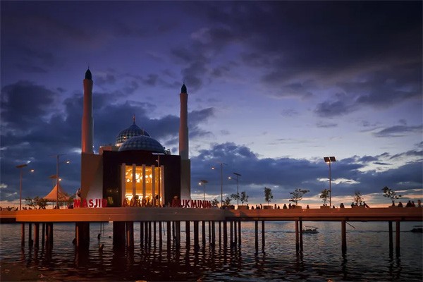 12 Tempat Wisata Religi Bernuansa Islami di Indonesia